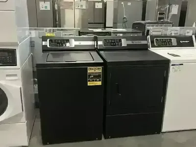NEW SPEED QUEEN TR7 AND DR7 BLACK LAUNDRY SET