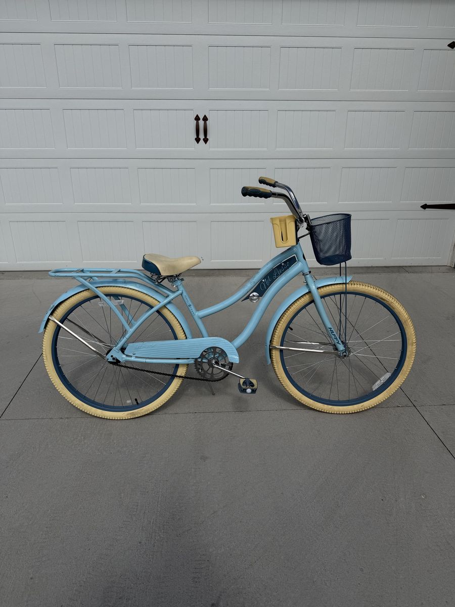Huffy Nel Lusso Women's Cruiser Bike - Light Blue, 26-inch Wheels, Basket & Rear Rack