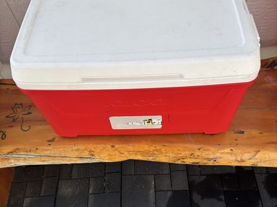 IGLOO 48 QT Cooler / Igloo Beverage Cooler