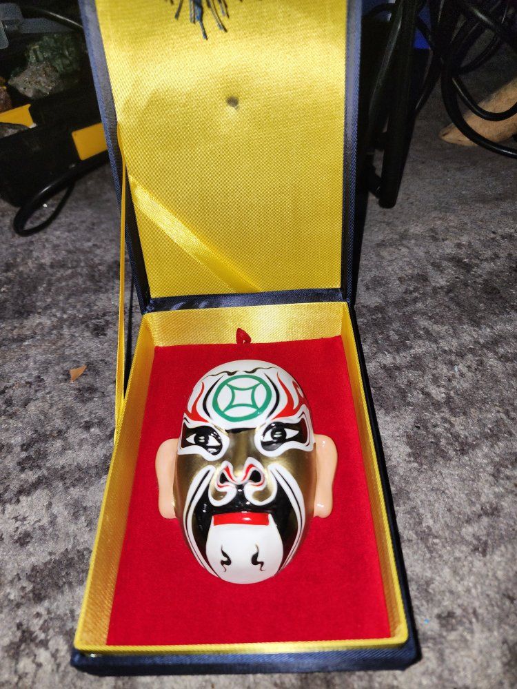 Chinese Peking Opera Mask Miniature Figurine in Presentation Gift Box