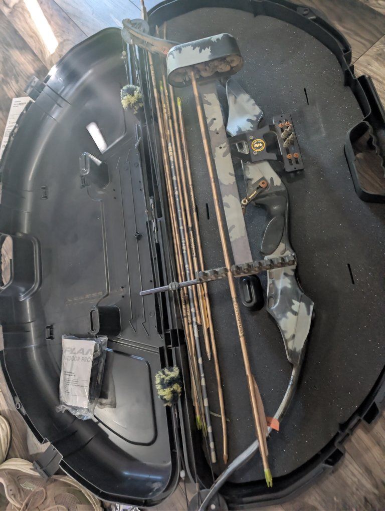 PSE Archery Discovery Bow Set with Hard Case and Arrows - Ready for the Outdoors