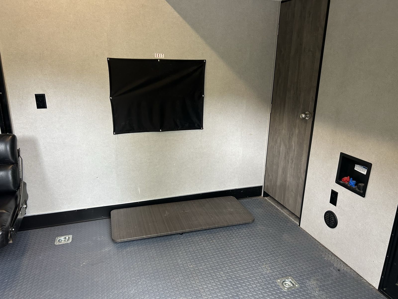 Main image 6