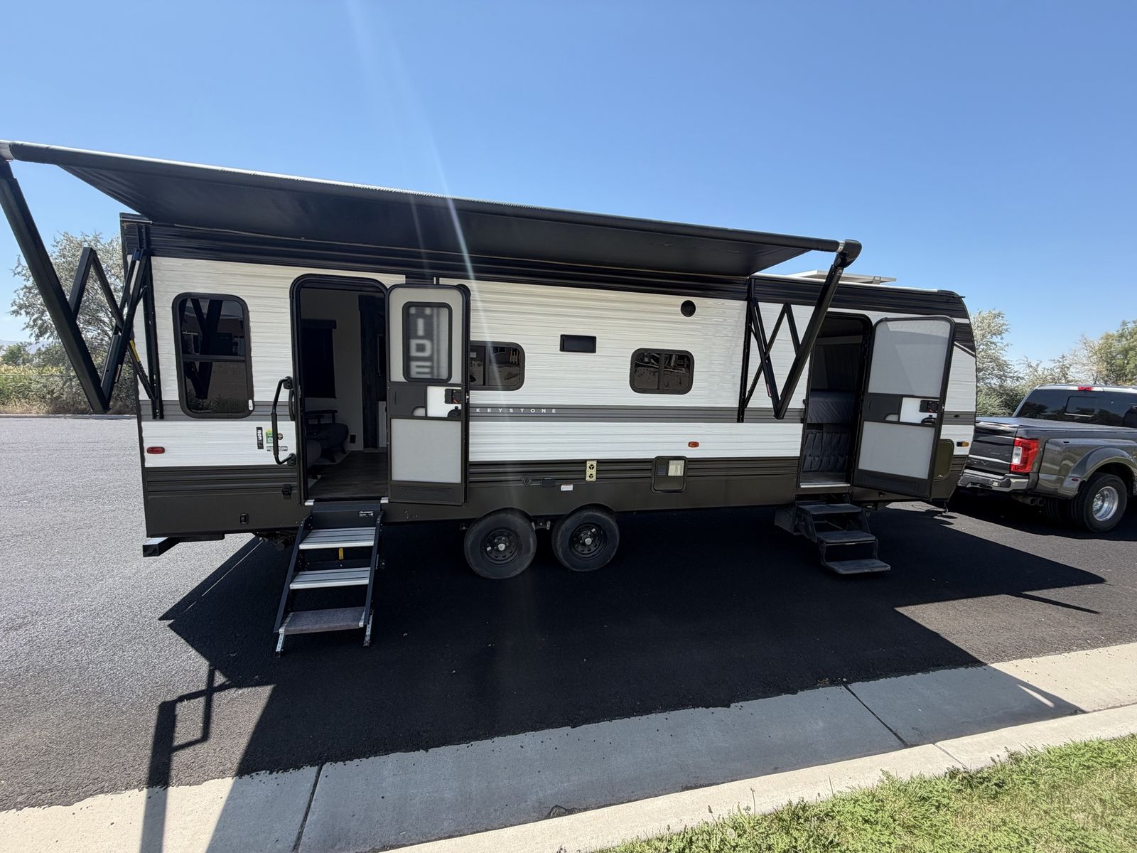 2022 Keystone Hideout 253RL Travel Trailer - 26ft, Sleeps 2, A/C, Electric Awning