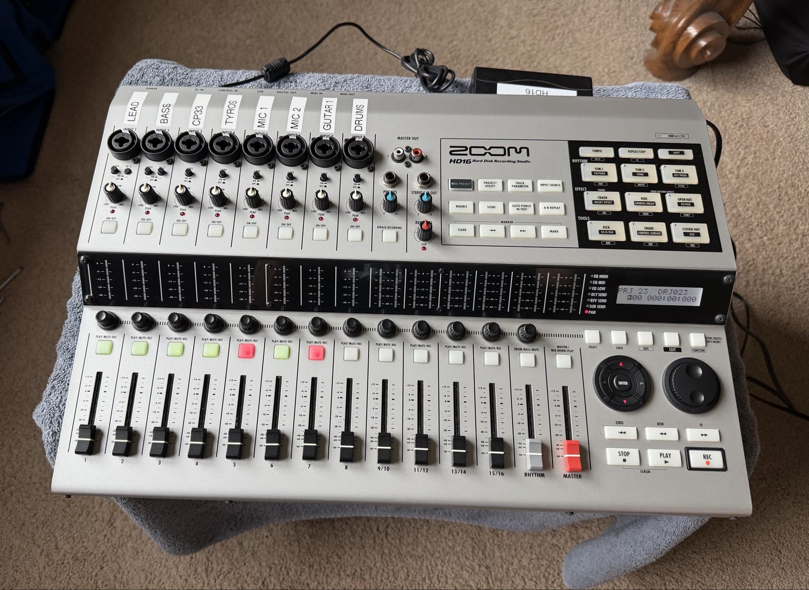 Zoom HD16 (Mint!) - Hard Disk Recording Studio / 16-Track Workstation & Controller