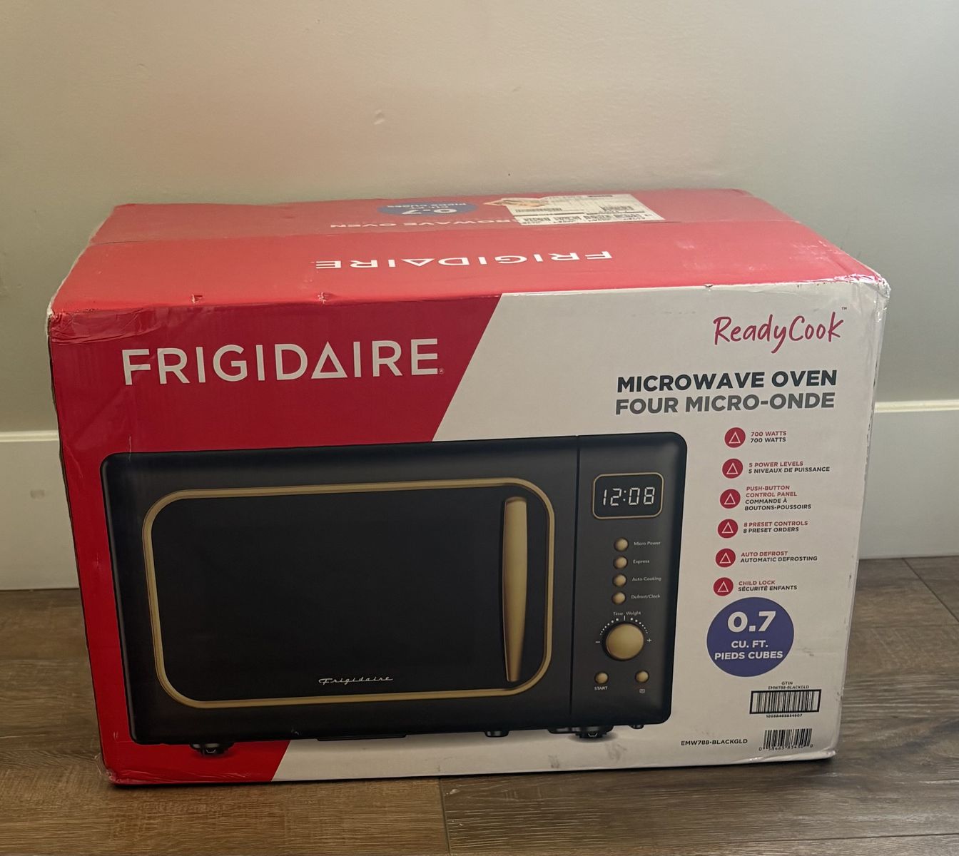 BRAND NEW Black and Gold Retro Frigidaire Microwave
