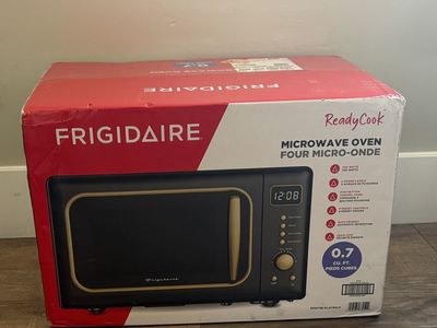 BRAND NEW Black and Gold Retro Frigidaire Microwave