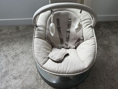 Momcozy 2-in-1 electric baby swing