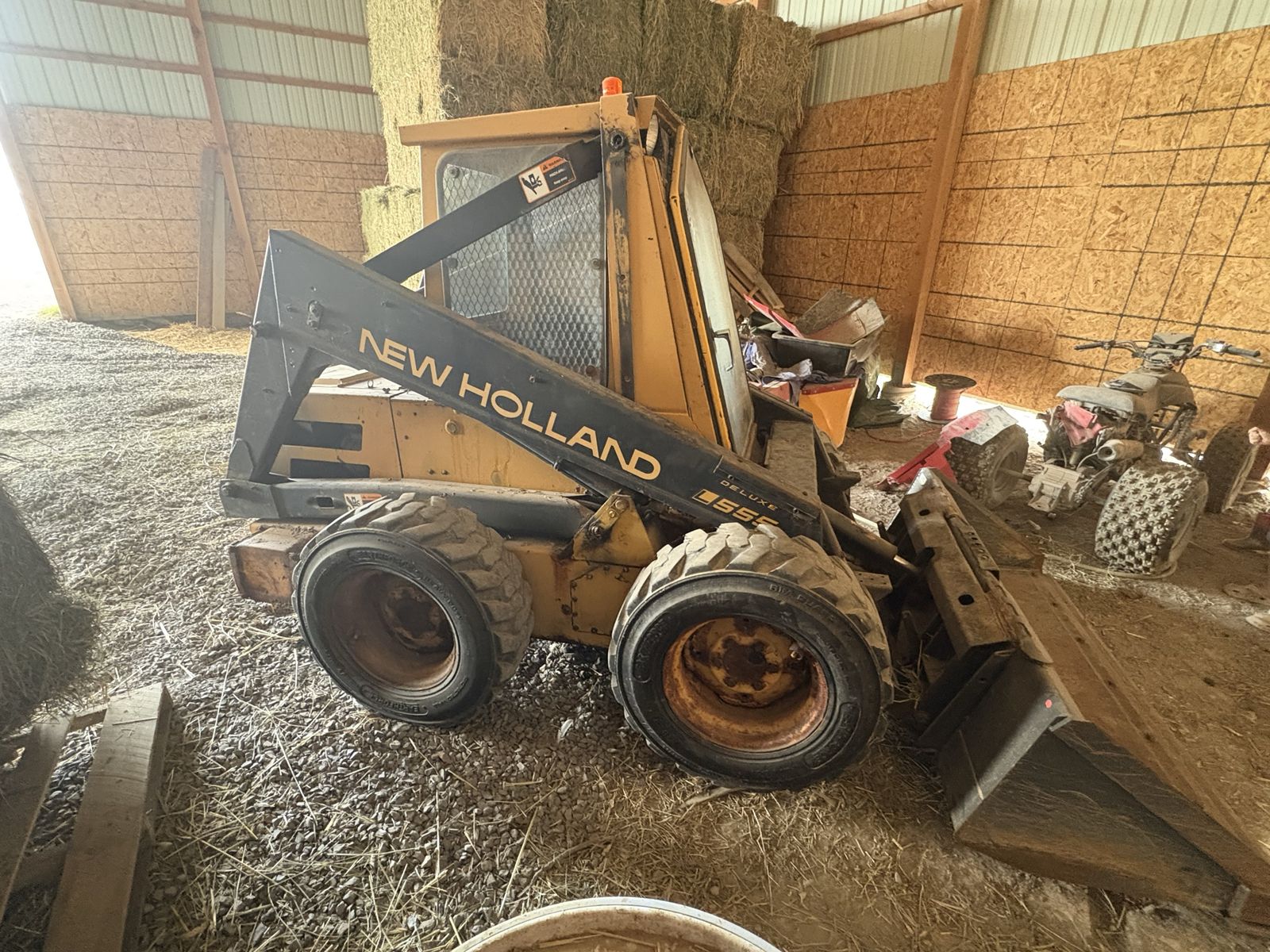 1988 New Holland L555 Skidsteer