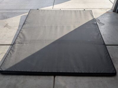 Foldable tonneau cover 82"x69"