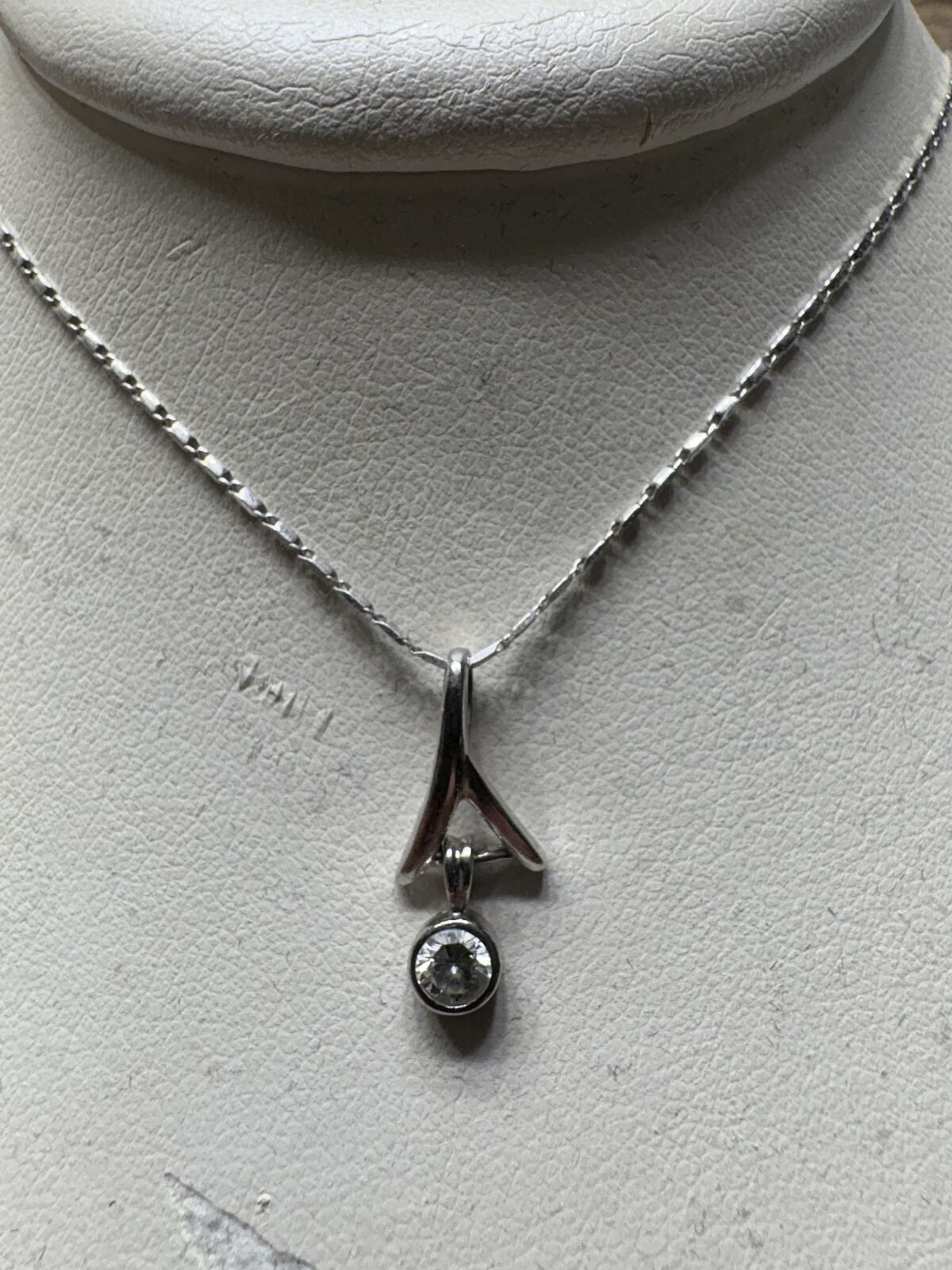 Diamond necklace 18k white gold