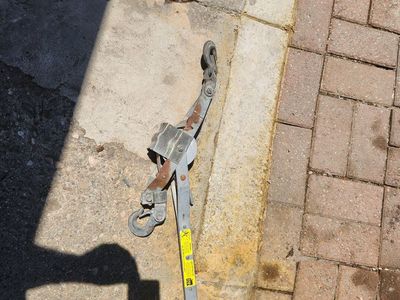Heavy Duty Come Along puller. Works great.