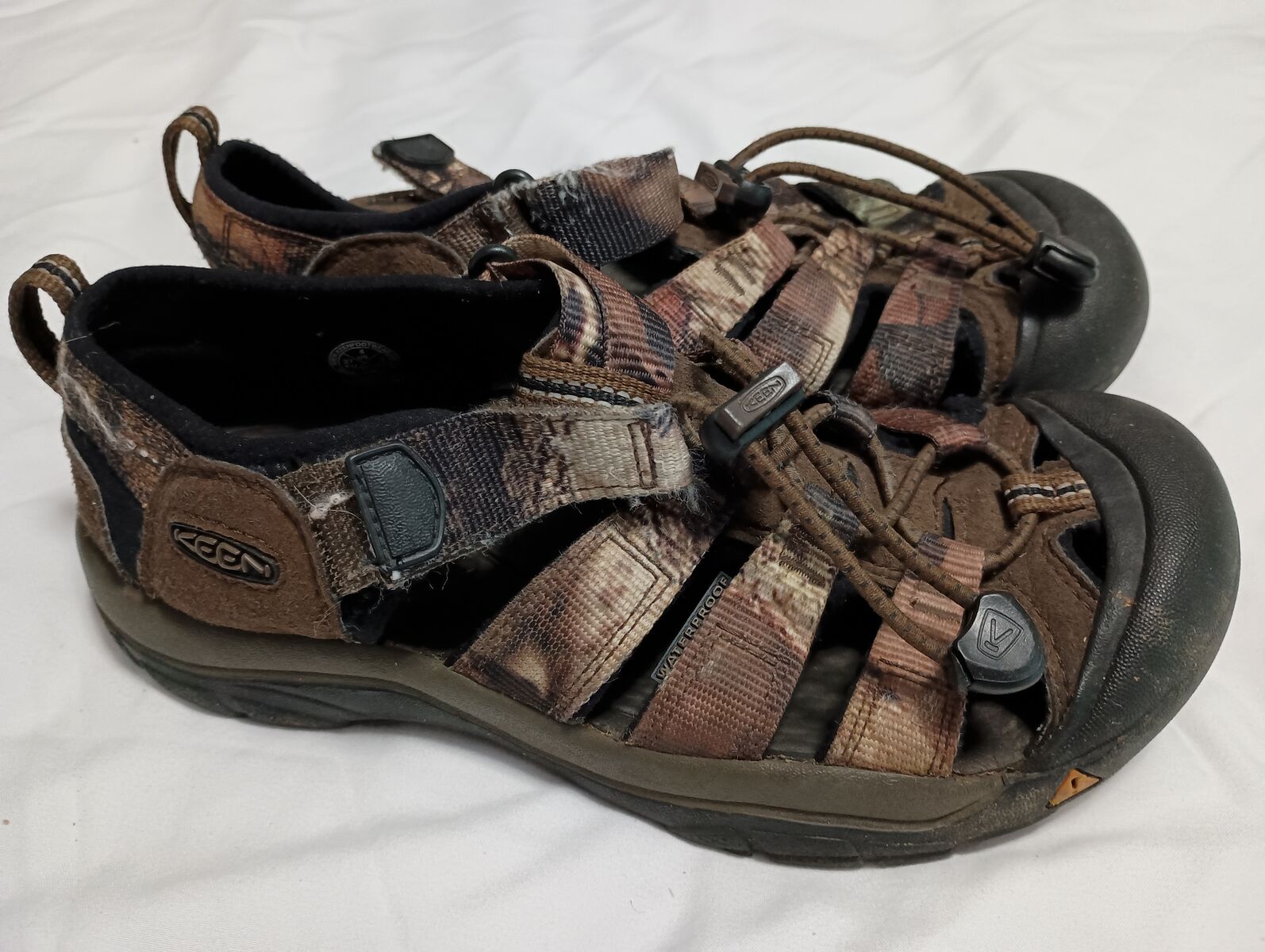 Boy's size 4 keen sandals