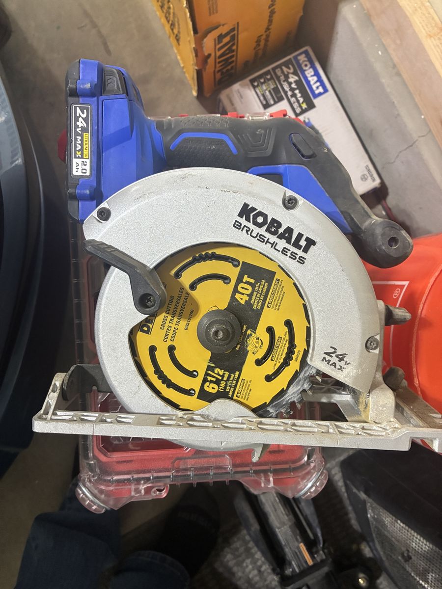 KOBALT 24V MAX 6-1/2 inch Brushless Cordless Circular Saw (Tool Only)