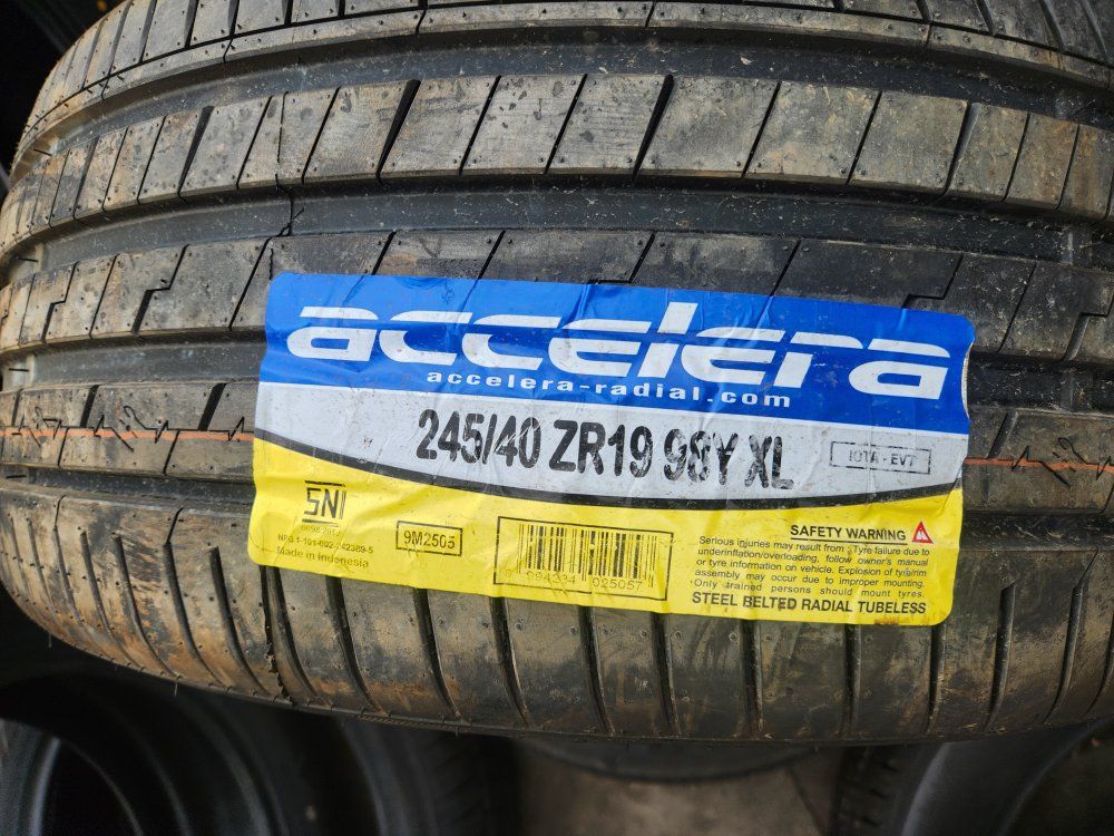 245/40r19 accelera radial
