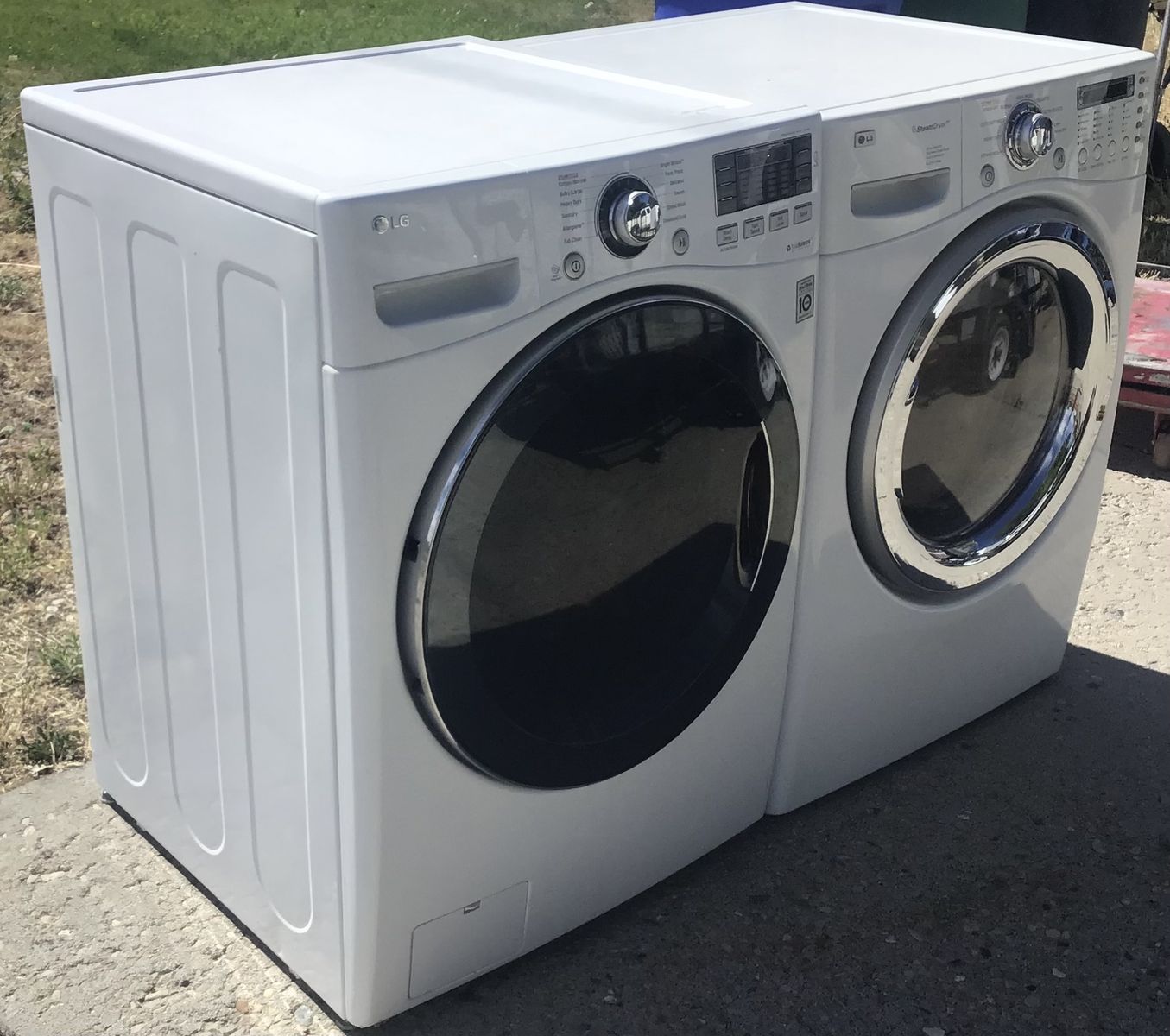 BEAUTIFUL LG FRONT LOAD TURBO, STEAM, SUPER CAPACITY, WI FI READY, STACKABLE. INCLUDES FREE DELIVERY