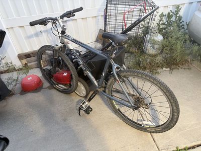 Trek 8200 Mountain Bike - Gray/Silver, Full Suspension, Used Good Condition