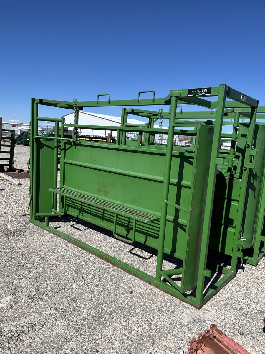 Real Tuff Cattle Adjustable Alley