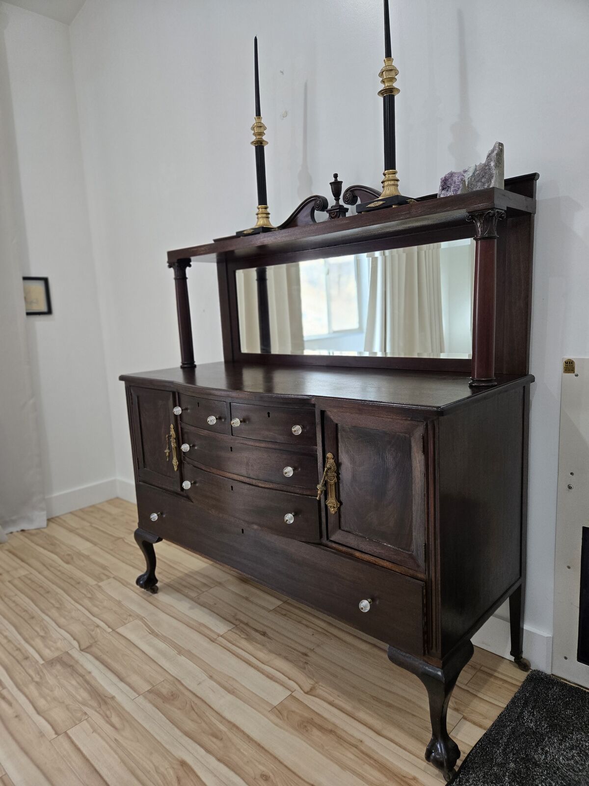 Solid Wood Vintage Buffet / Sideboard with Mirror Hutch – Excellent Condition