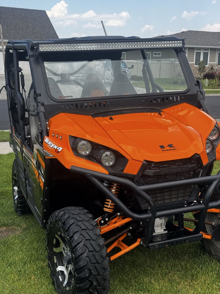 Kawasaki Teryx4 LE 4x4 UTV - Orange/Black 4-Seater Side by Side