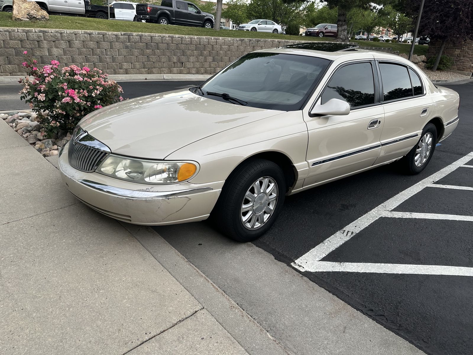 2002 Lincoln Continental Base