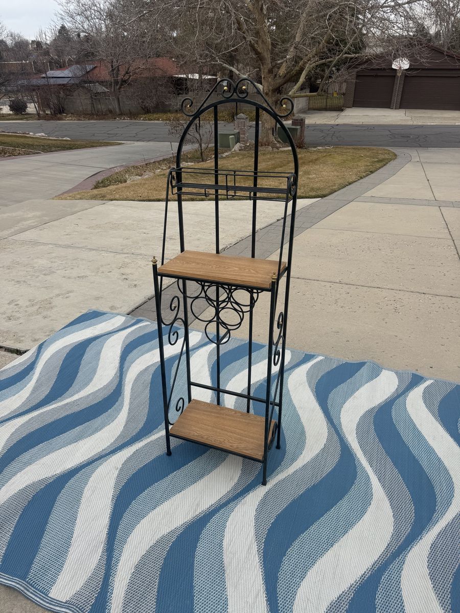 Iron Bakers Rack Wine Rack with Wooden Shelves