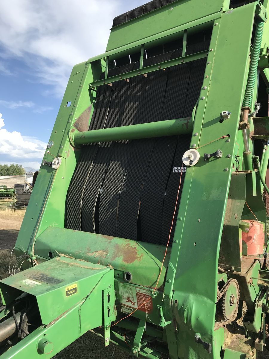 John Deere 435 Round Baler