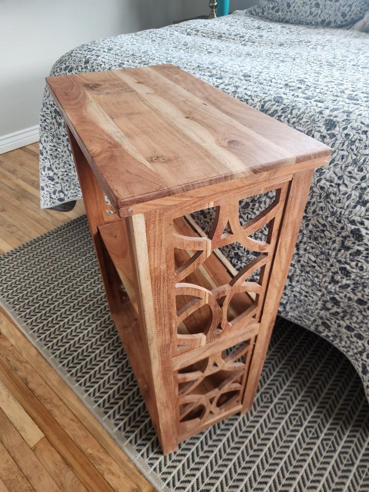 Solid acacia wood accent end table / nightstand