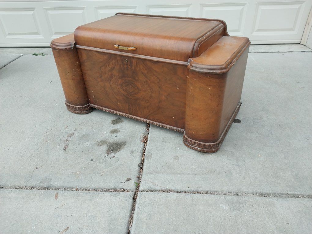 authentic Vintage Roos sweetheart cedar chest