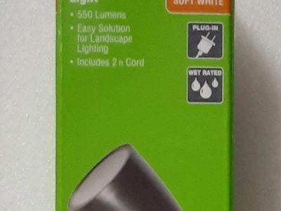 Line Voltage 110V, 7-Watt, 550 Lumen, 3000K, Bright LED Landscape Flood Light with Spike Water Proof - New
