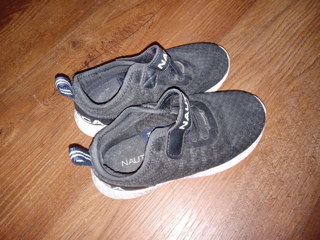 Nautica Black Slip-On Sneakers Kids Size 10