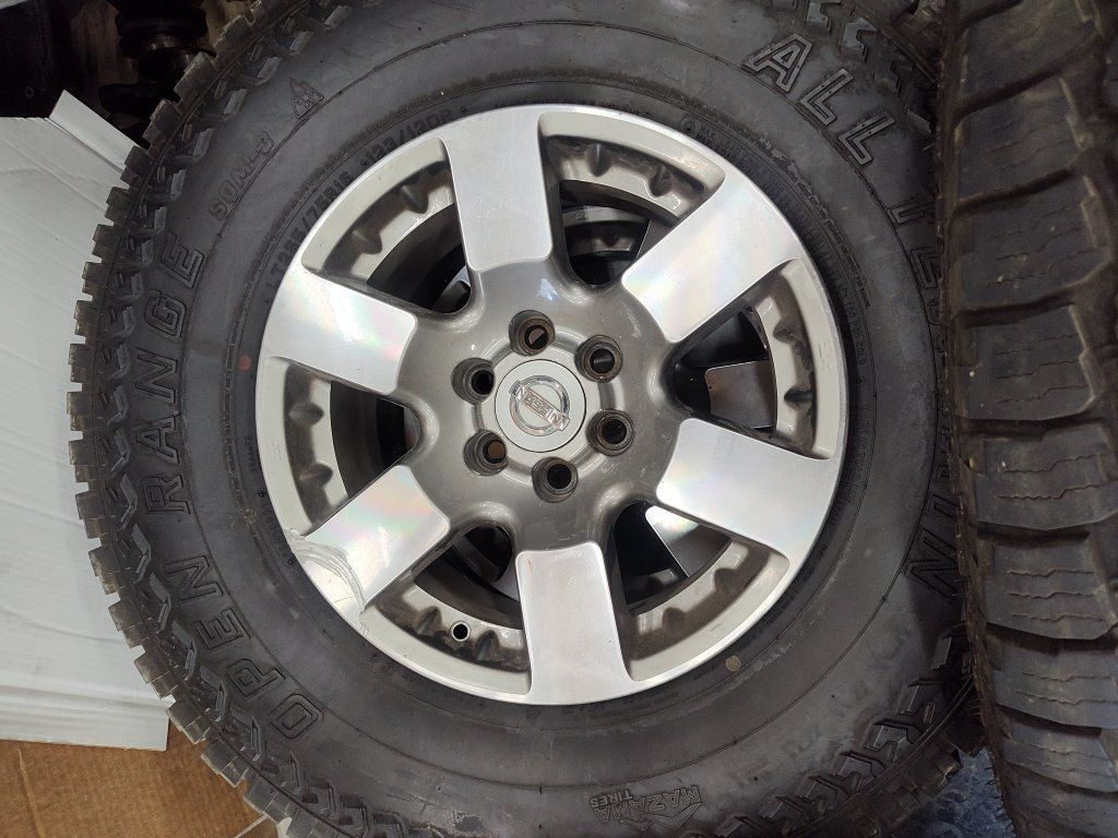 09 Nissan frontier wheels and tires
