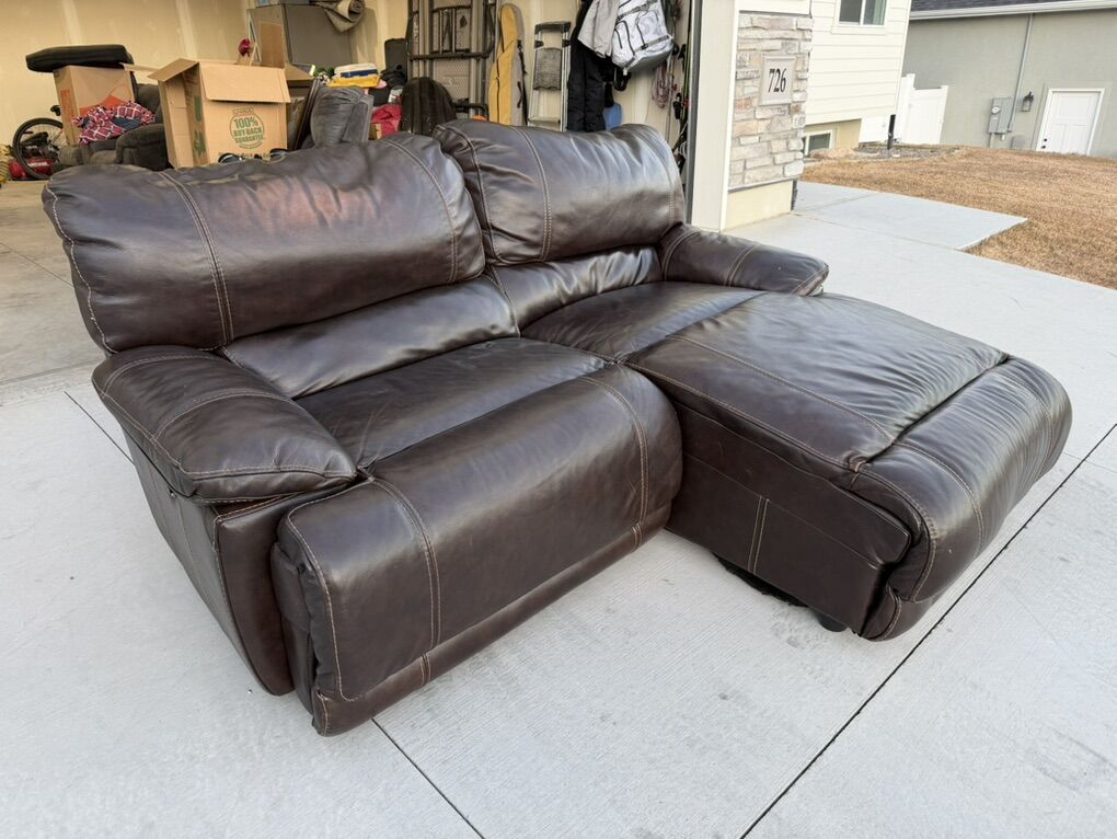 Genuine Leather Sofa With Chase Lounge