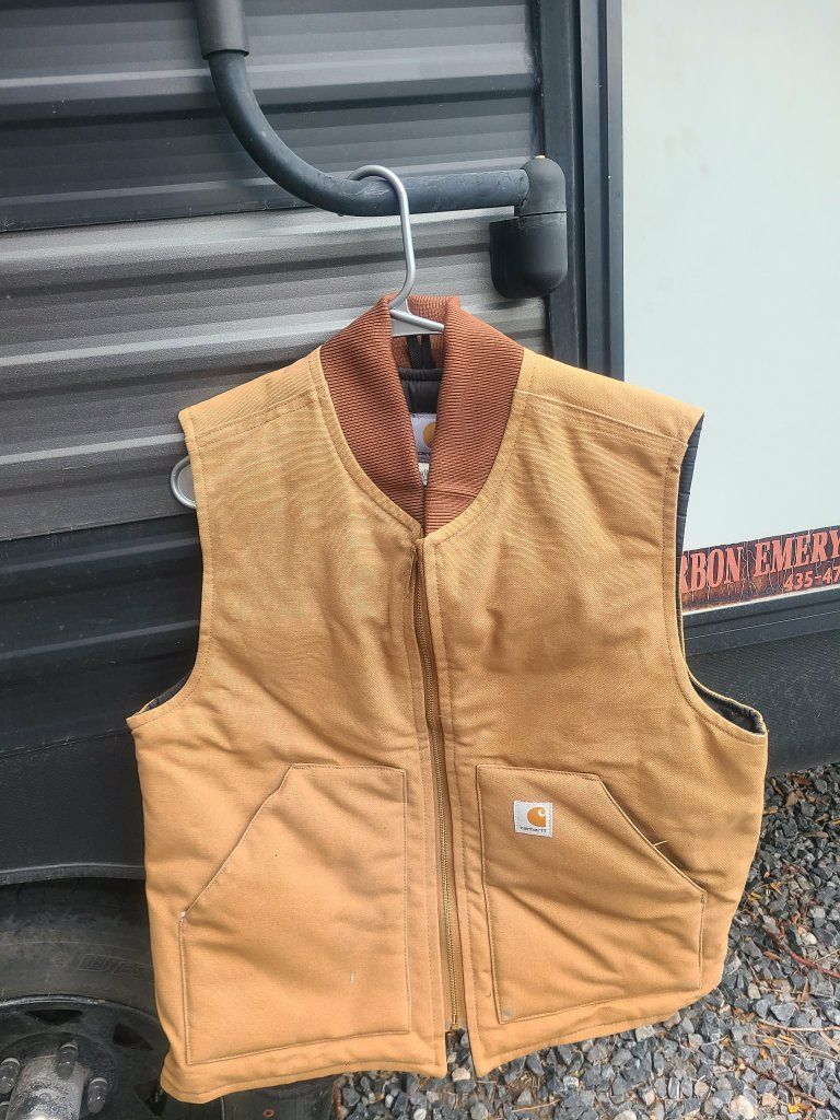 New carhartt vest jacket. men's medium