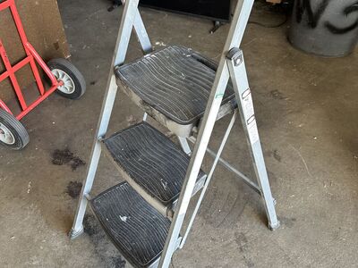 Rubbermaid 3 Step Step Ladder