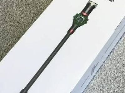 Dyson V8 Cyclone Cordless Stick Vacuum Cleaner with Attachments & Charger - New in Box