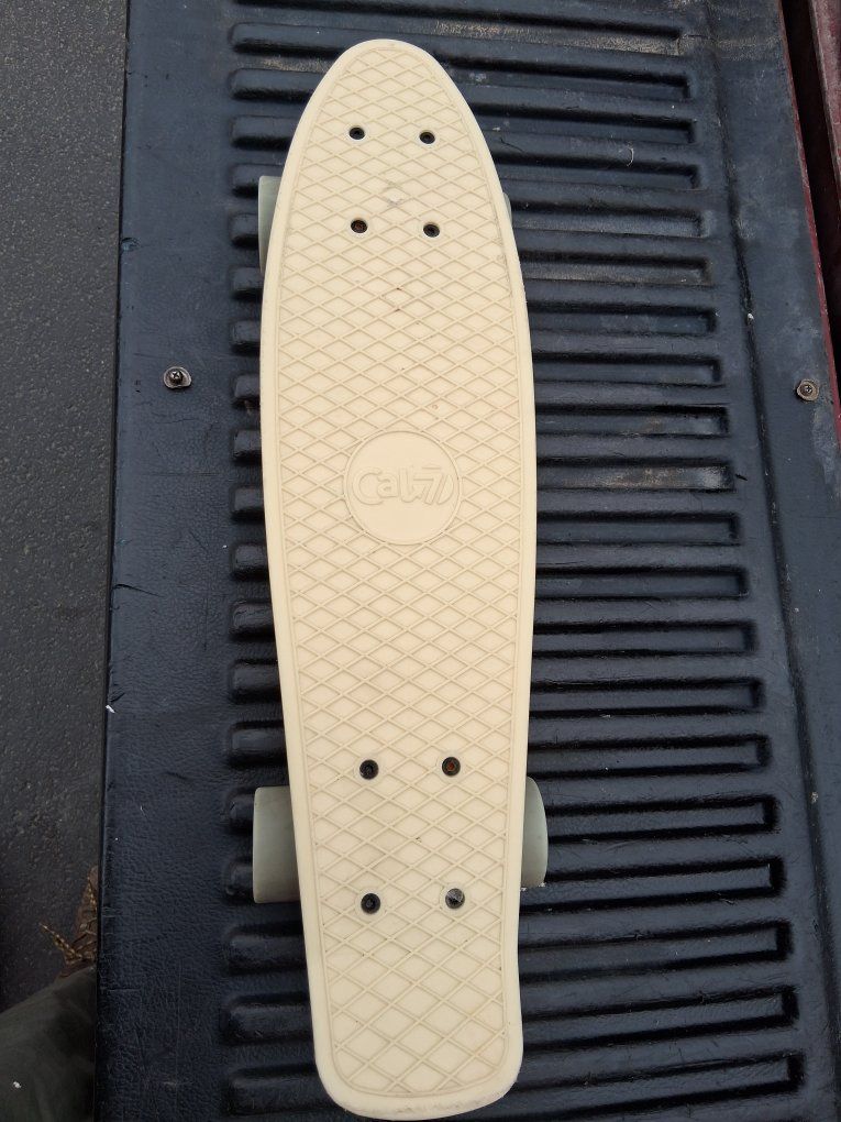 Cal7 Skateboard Like New!