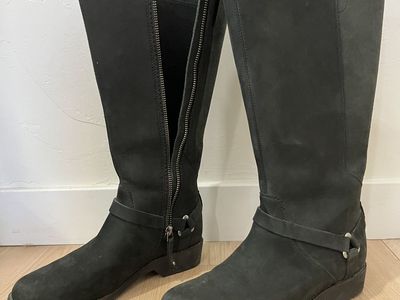 Teva Boots Women's Sz 7.5