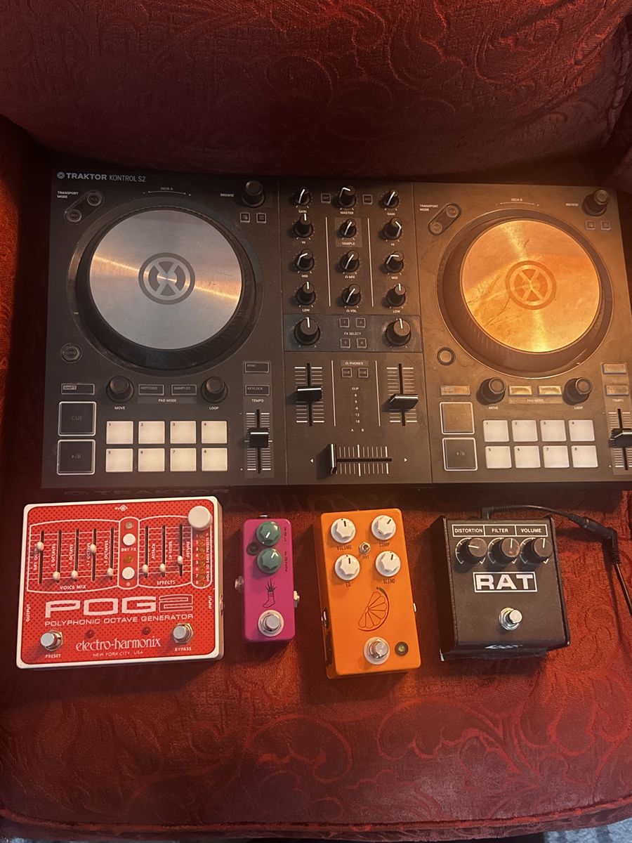 Guitar pedals + music gear