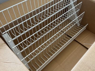 Metal wire rack