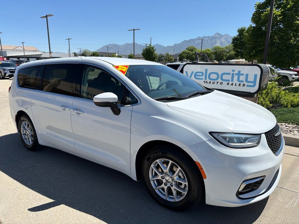 2023 Chrysler Pacifica Touring L