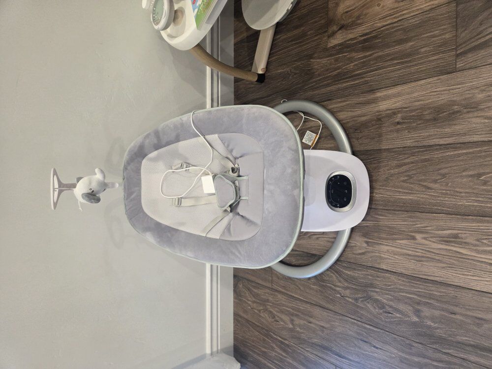 momcozy baby swing/rocker