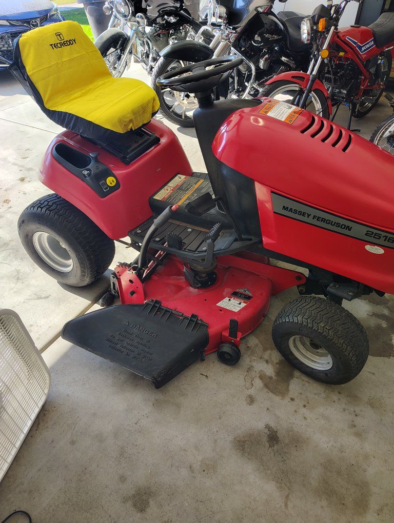Massey Ferguson 2516 38" Riding Lawn Mower - Runs Well, Good Condition