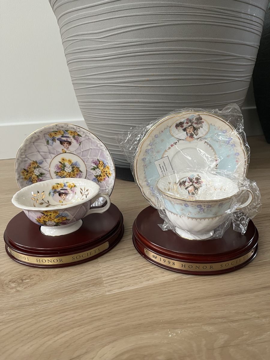 Avon Mrs. Albee Collector Tea Cup Sets