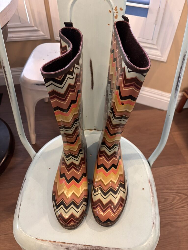 Womens Tall Rainboots Size 9