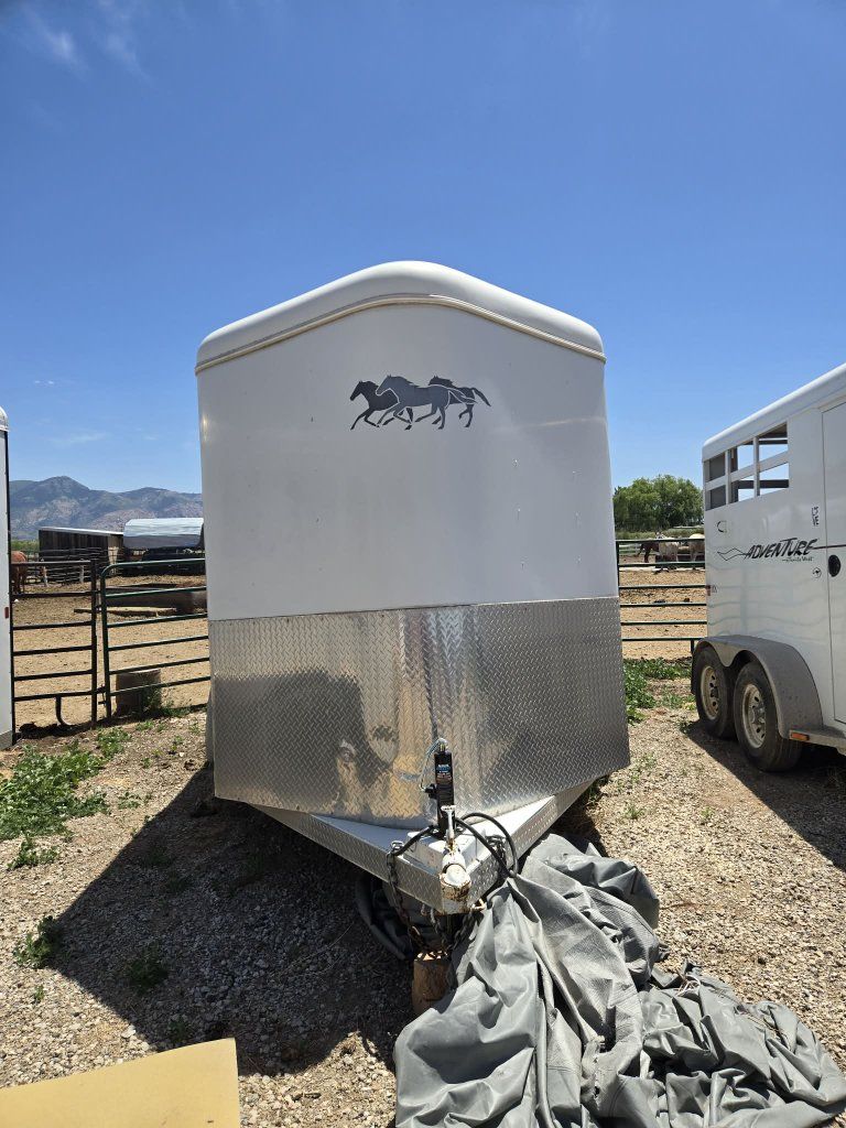 2005 Circle J 2 Horse trailer