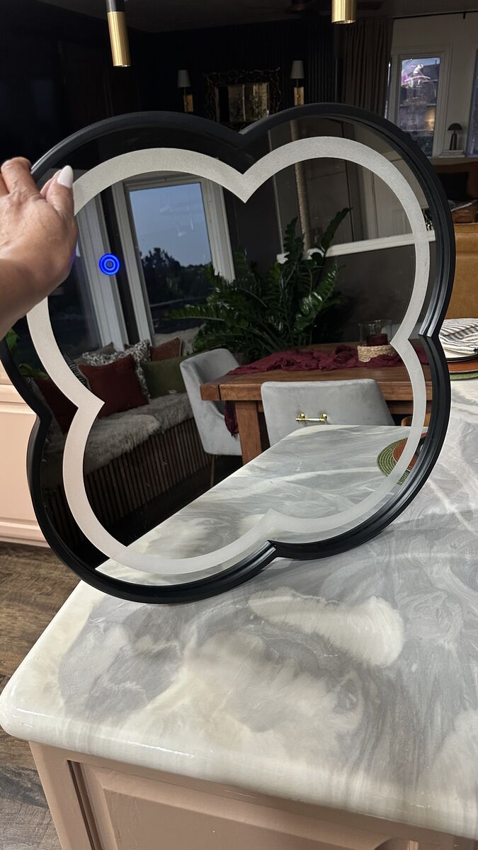 Makeup Mirror 3 lights. Dim: 23 1/3 x 19" Inches, Black (CS)