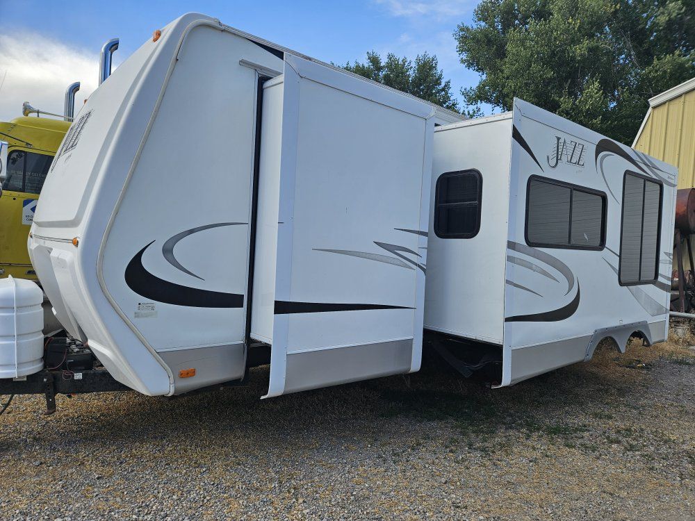 2008 Thor Jazz camping trailer