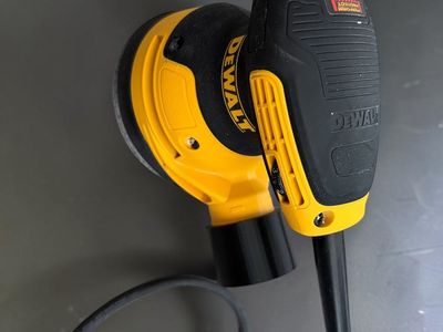 DEWALT DWE6423 Random Orbit Sander Variable Speed 5-inch 3-Amp Corded Electric