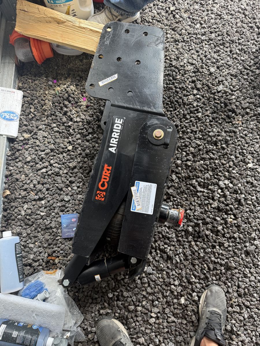 CURT AirRide Trailer Hitch Fifth Wheel Gooseneck Adapter - Towing Accessory