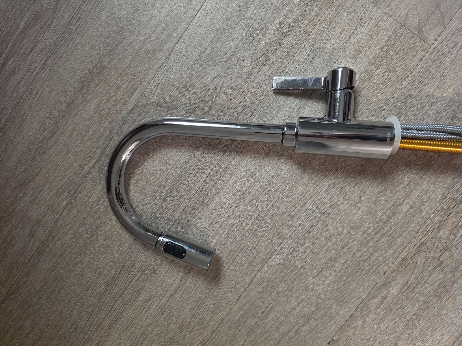 Moen Kitchen Fauchet with extendable sprayer